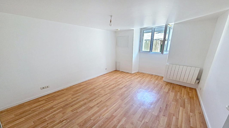 Ma-Cabane - Vente Immeuble SAINT LAURENT SUR SEVRE, 69 m²