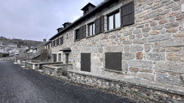 Ma-Cabane - Vente Immeuble SAINT-REMY-DE-CHAUDES-AIGUES, 321 m²