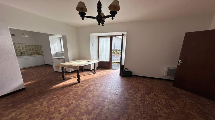 Ma-Cabane - Vente Immeuble SAINT-REMY-DE-CHAUDES-AIGUES, 321 m²