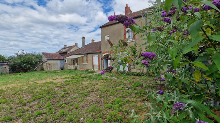 Ma-Cabane - Vente Immeuble Sancoins, 218 m²