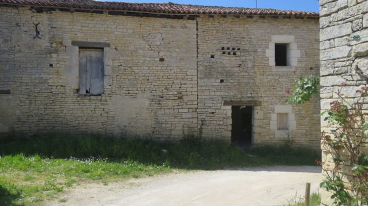 Ma-Cabane - Vente Immeuble Tusson, 85 m²