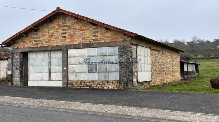 Ma-Cabane - Vente Immeuble Villebois-Lavalette, 220 m²