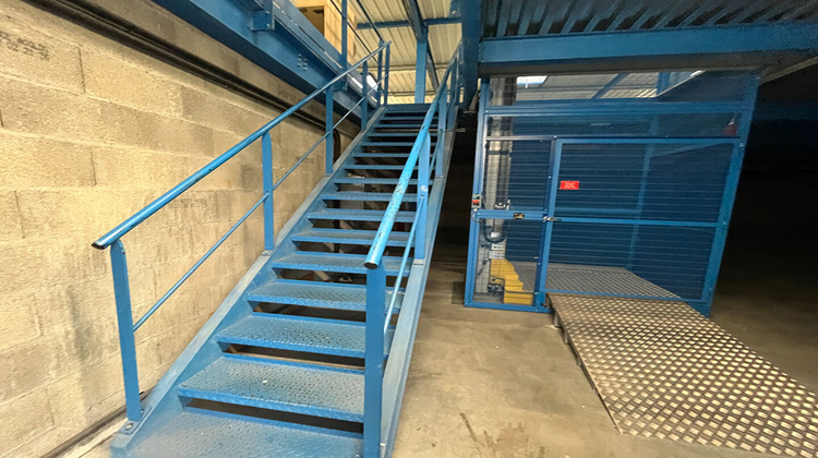 Ma-Cabane - Vente Local commercial BEAUREPAIRE, 1569 m²