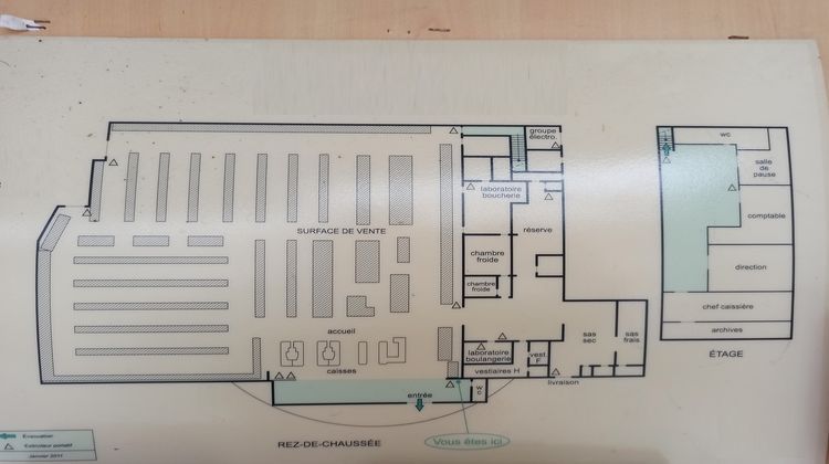 Ma-Cabane - Vente Local commercial Chalus, 1650 m²