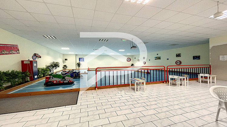 Ma-Cabane - Vente Local commercial CHAMPFORGEUIL, 490 m²