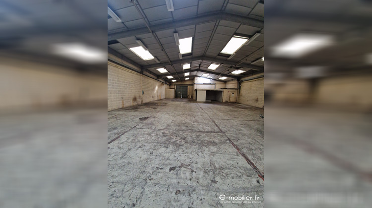 Ma-Cabane - Vente Local commercial Croixrault, 2200 m²