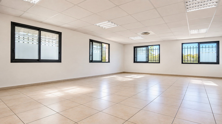 Ma-Cabane - Vente Local commercial EGUILLES, 83 m²