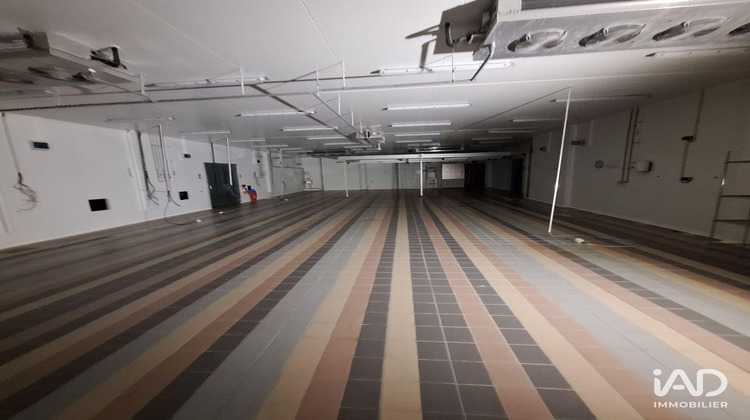 Ma-Cabane - Vente Local commercial Forges-les-Eaux, 1610 m²