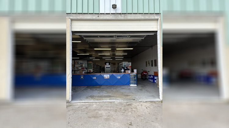 Ma-Cabane - Vente Local commercial LA CHAPELLE SAINT LUC, 965 m²