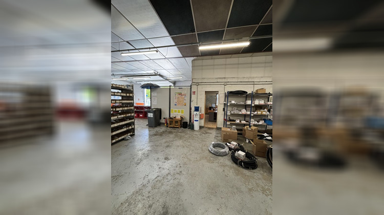 Ma-Cabane - Vente Local commercial LA CHAPELLE SAINT LUC, 965 m²