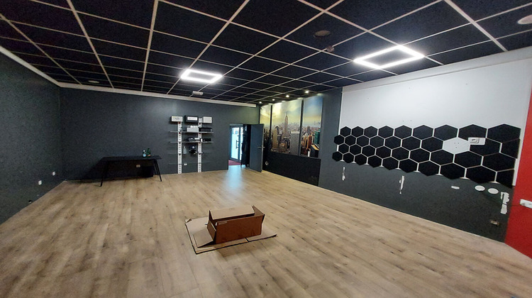 Ma-Cabane - Vente Local commercial LA ROCHE-SUR-YON, 300 m²