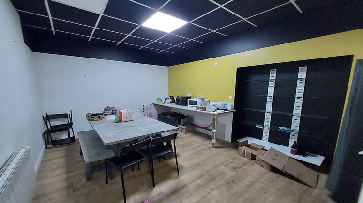Ma-Cabane - Vente Local commercial LA ROCHE-SUR-YON, 300 m²