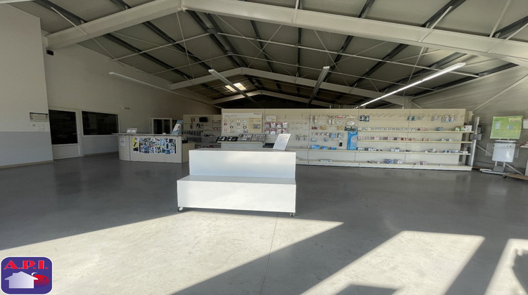 Ma-Cabane - Vente Local commercial LAROQUE D'OLMES, 489 m²