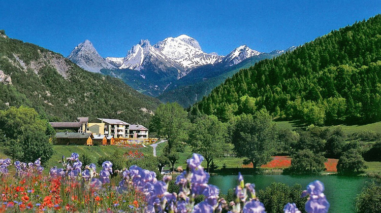 Ma-Cabane - Vente Local commercial Le Lauzet-Ubaye, 3200 m²