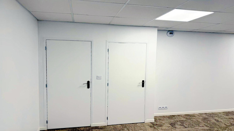 Ma-Cabane - Vente Local commercial LES CLAYES-SOUS-BOIS, 42 m²