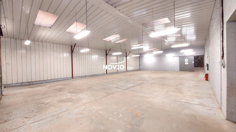 Ma-Cabane - Vente Local commercial Lussac-les-Châteaux, 1300 m²