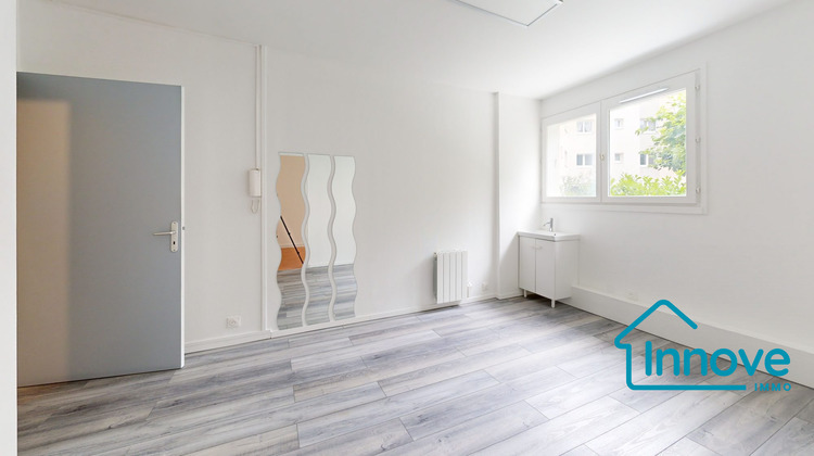 Ma-Cabane - Vente Local commercial Montigny-le-Bretonneux, 105 m²
