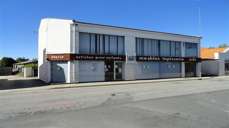 Ma-Cabane - Vente Local commercial MOUTIERS-LES-MAUXFAITS, 380 m²