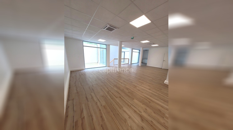 Ma-Cabane - Vente Local commercial PARIS 15EME ARRONDISSEMENT, 200 m²