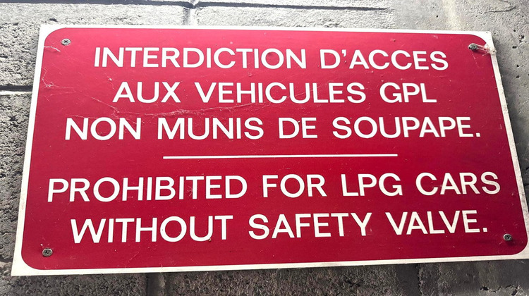 Ma-Cabane - Vente Local commercial PARIS 17EME ARRONDISSEMENT, 9 m²