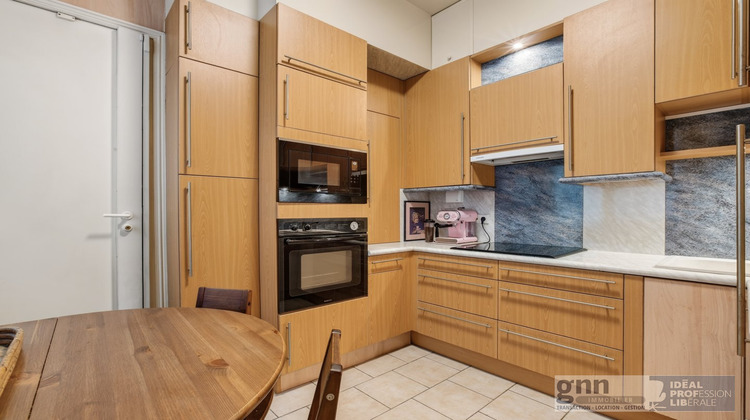 Ma-Cabane - Vente Local commercial PARIS 8, 149 m²