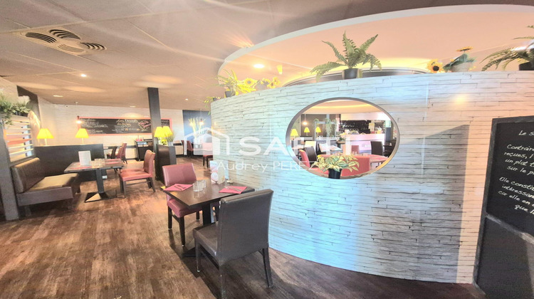 Ma-Cabane - Vente Local commercial Pontault-Combault, 656 m²