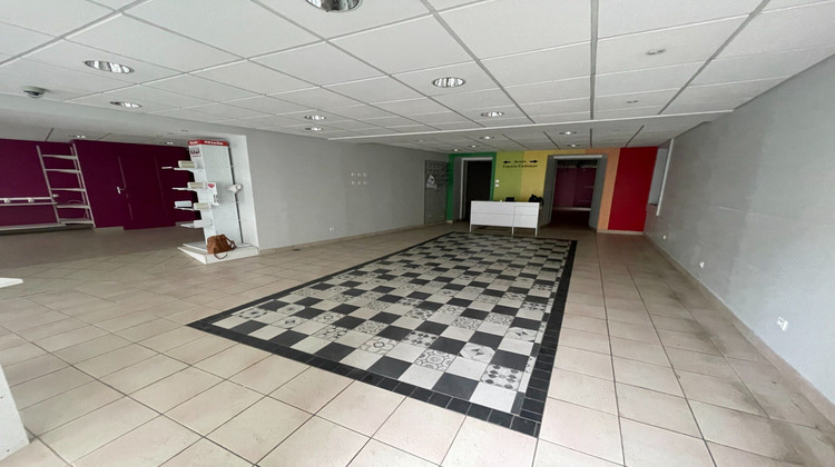 Ma-Cabane - Vente Local commercial Pontaumur, 210 m²