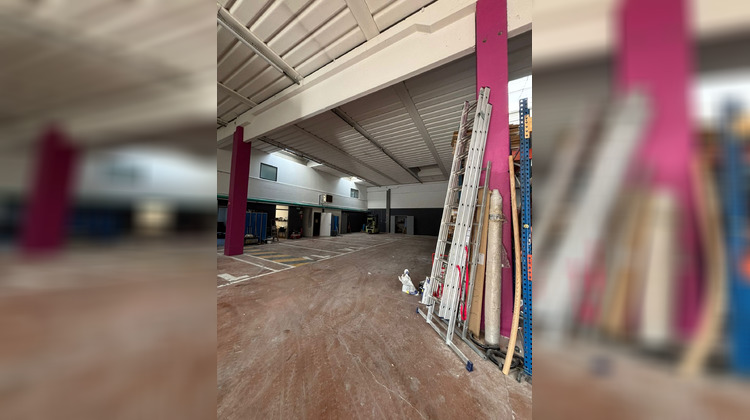 Ma-Cabane - Vente Local commercial Saint-Étienne, 2560 m²