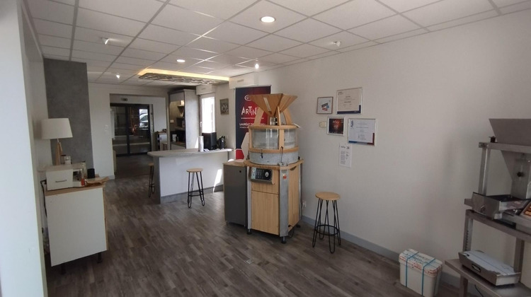 Ma-Cabane - Vente Local commercial Saint-Donat-sur-l'Herbasse, 1950 m²