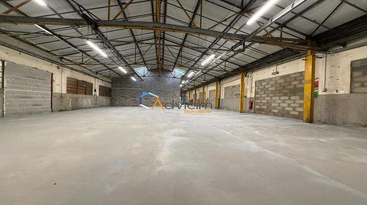 Ma-Cabane - Vente Local commercial Saint-Genest-Lerpt, 235 m²