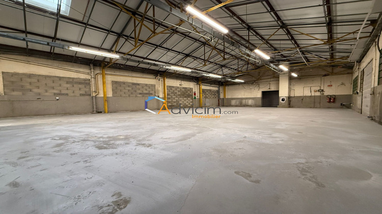 Ma-Cabane - Vente Local commercial Saint-Genest-Lerpt, 235 m²