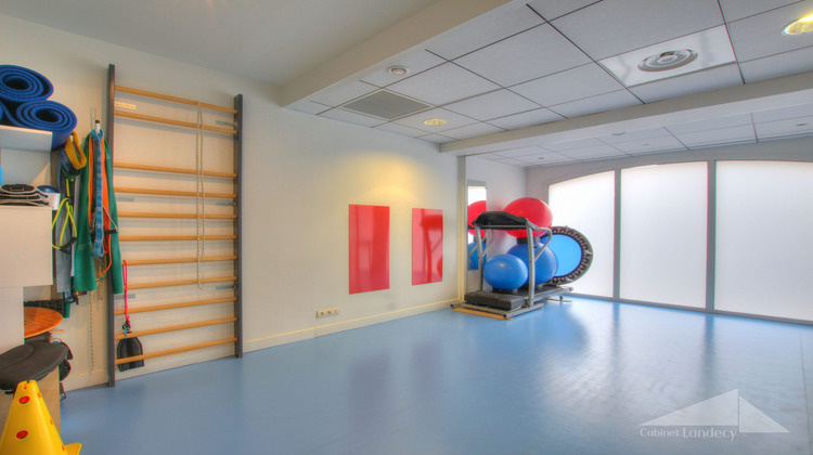 Ma-Cabane - Vente Local commercial Saint-Genis-Pouilly, 107 m²