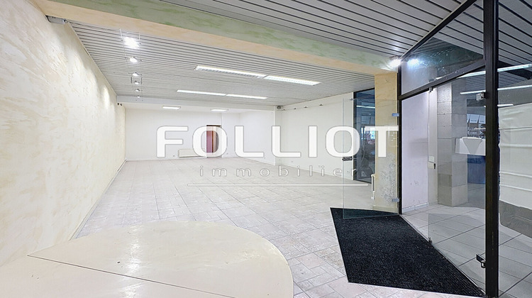 Ma-Cabane - Vente Local commercial SAINT-GEORGES-DE-REINTEMBAULT, 61 m²