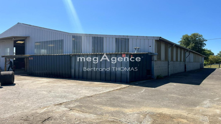 Ma-Cabane - Vente Local commercial SAINT HILAIRE DES LANDES, 3252 m²