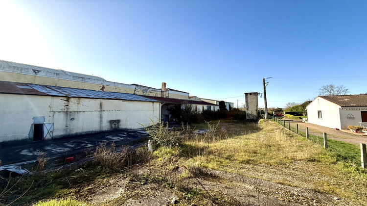 Ma-Cabane - Vente Local commercial Saint-Laurent-d'Arce, 2200 m²