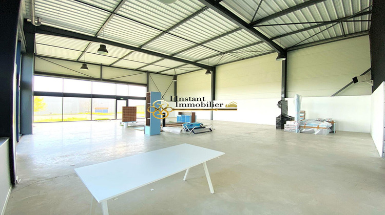 Ma-Cabane - Vente Local commercial SAINT-MARTIN-DES-CHAMPS, 320 m²
