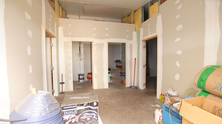 Ma-Cabane - Vente Local commercial SAINT-PIERRE-DE-CHANDIEU, 95 m²