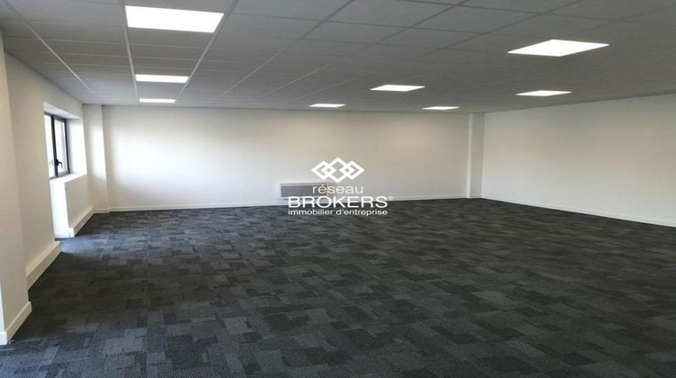 Ma-Cabane - Vente Local commercial Saint-Pierre-du-Perray, 423 m²