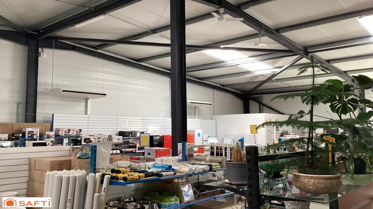 Ma-Cabane - Vente Local commercial Saint-Seurin-sur-l'Isle, 298 m²