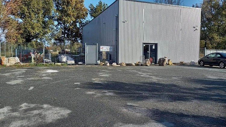 Ma-Cabane - Vente Local commercial Saint-Seurin-sur-l'Isle, 298 m²