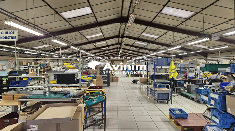 Ma-Cabane - Vente Local commercial Saint-Trivier-de-Courtes, 2720 m²