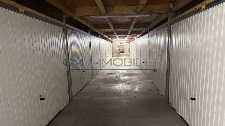 Ma-Cabane - Vente Local commercial Saint-Vincent-de-Tyrosse, 1800 m²