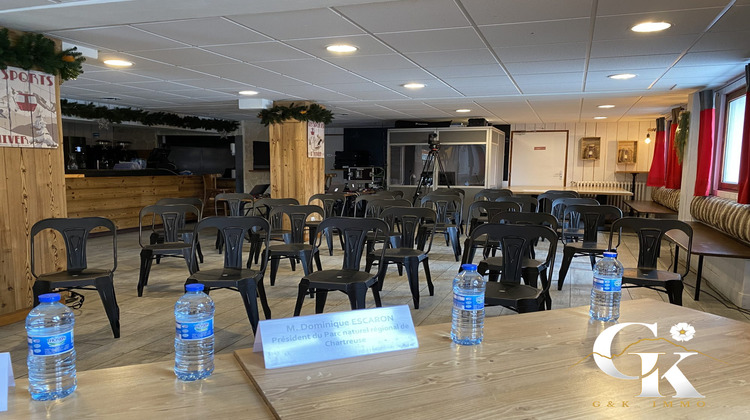 Ma-Cabane - Vente Local commercial Sarcenas, 1264 m²