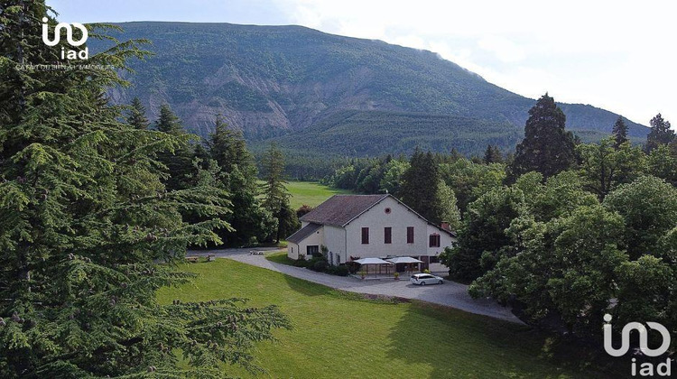 Ma-Cabane - Vente Local commercial St Pierre d'Argençon, 470 m²