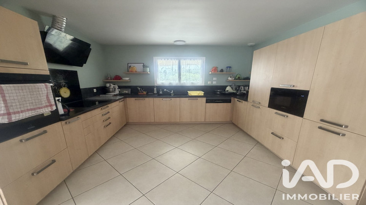 Ma-Cabane - Vente Maison Église-Neuve-d'Issac, 213 m²