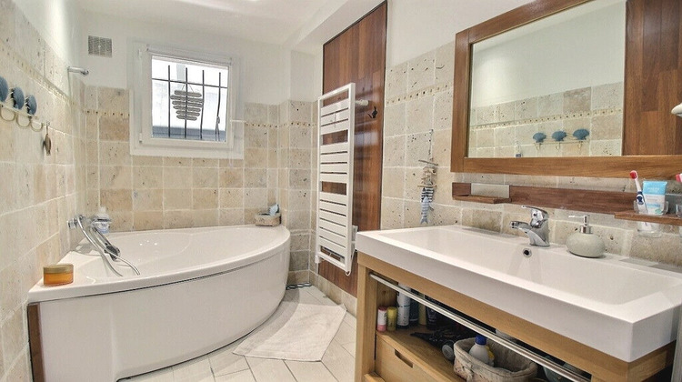Ma-Cabane - Vente Maison BAGNOLS-EN-FORET, 154 m²