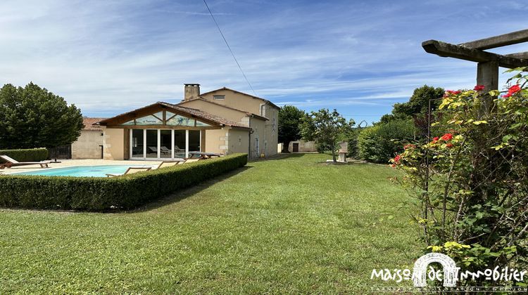 Ma-Cabane - Vente Maison Bonnes, 195 m²