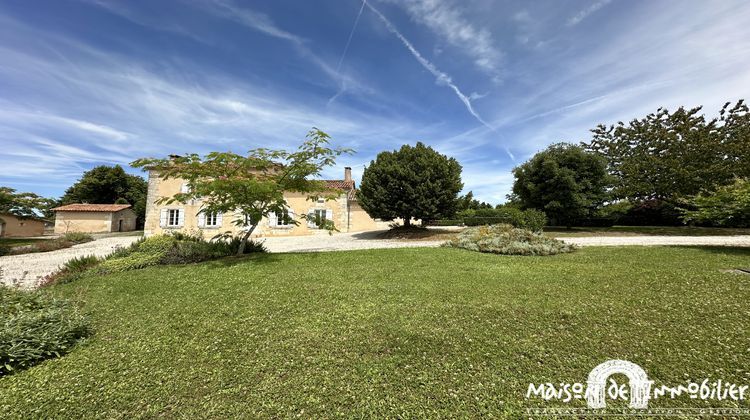 Ma-Cabane - Vente Maison Bonnes, 195 m²