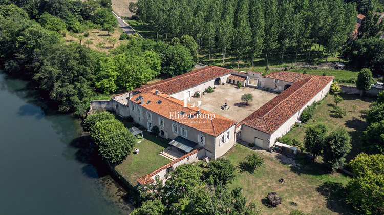 Ma-Cabane - Vente Maison BOURG-CHARENTE, 410 m²