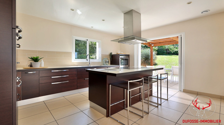 Ma-Cabane - Vente Maison BOURGOIN-JALLIEU, 320 m²